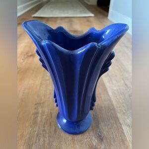 USA Vintage Pottery. Blue Ceramic Vase.